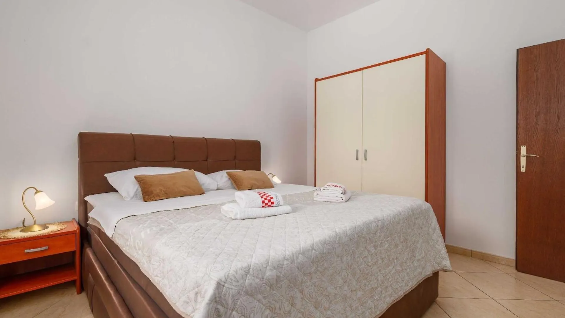 Wonderful Krk Island Stay Shared Pool, Grill Patio, And Nearby Beaches - Two Bedroom Apartment Krk Town