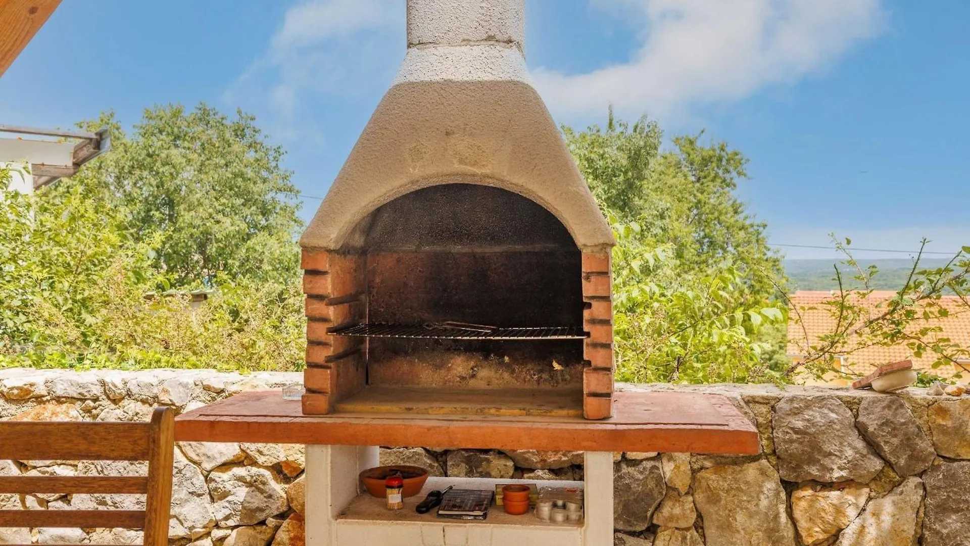Wonderful Krk Island Stay Shared Pool, Grill Patio, And Nearby Beaches - Two Bedroom Apartment Krk Town Croatia